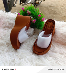 Sandales élégantes en cuir avec bande transparente